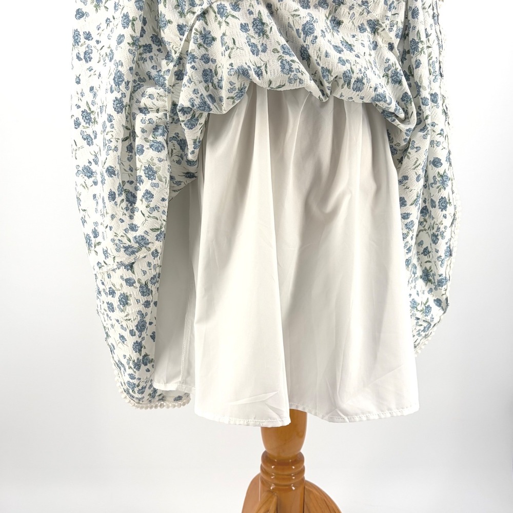 On You Floral Keyhole Front Mini Dress Blue White Lace Trim Romantic M Coquette - Picture 8 of 11